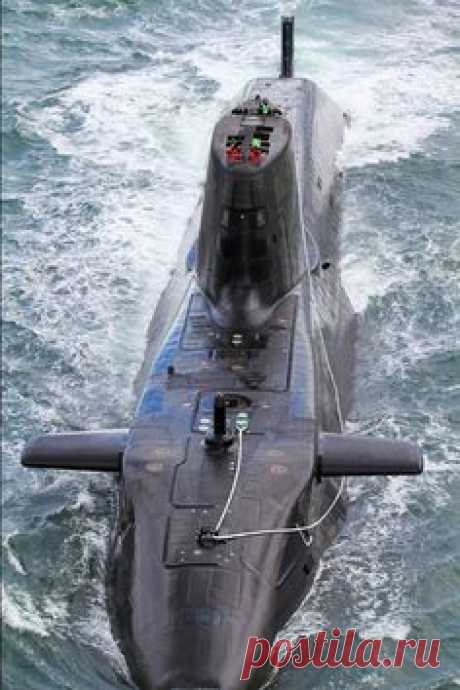 The Merlin is from 829 Naval Air Squadron based at Royal Naval Air Station Culdrose. 01 Flight embarked in HMS St Albans. This was the first Winch Transfer to an Astute Class Submarine, HMS Ambush