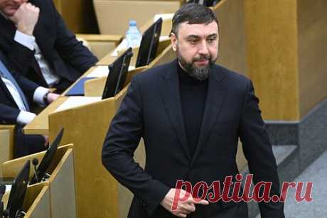 Депутат Госдумы от Чечни назвал сожжение Корана «рецидивом сатанизма». Депутат Госдумы от Чечни Шамсаил Саралиев назвал сожжение Корана в центре Стокгольма «рецидивом сатанизма». Слова парламентария приводит РИА Новости. По мнению политика, взгляд адекватных людей направлен на Россию, так как она является примером межнационального и межконфессионального единства и согласия.