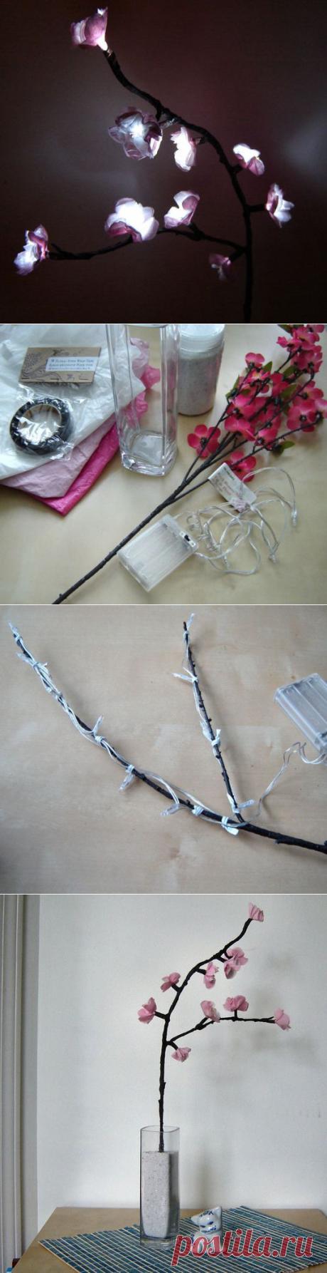 Светящаяся ветка сакуры.