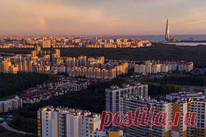 России предрекли падение цен на жилье. Темпы роста цен на жилую недвижимость в России продолжат замедляться в течение трех месяцев. Осенью суммы сделок начнут снижаться. Наиболее стабильными будут ценники на недвижимость в Москве. Такое мнение высказала заместитель директора Института налогового менеджмента и экономики недвижимости НИУ ВШЭ Татьяна Школьная.
