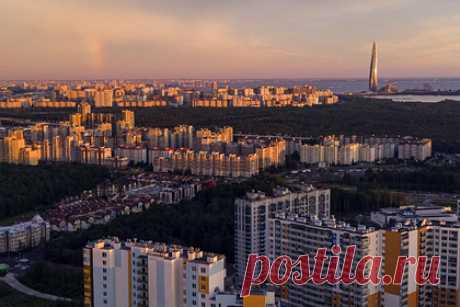 России предрекли падение цен на жилье. Темпы роста цен на жилую недвижимость в России продолжат замедляться в течение трех месяцев. Осенью суммы сделок начнут снижаться. Наиболее стабильными будут ценники на недвижимость в Москве. Такое мнение высказала заместитель директора Института налогового менеджмента и экономики недвижимости НИУ ВШЭ Татьяна Школьная.