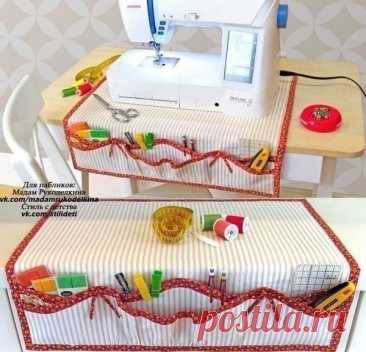 Коврик-органайзер для швейной машинки Коврик-органайзер для швейной машинкиОн помогает держать все нужные инструменты под рукой.И при этом гасит часть шума от работающей машинки.