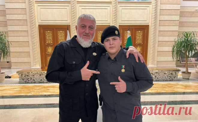 Адама Кадырова назначили на «важную должность» в службе безопасности отца. Адам Кадыров, который избил обвиняемого в сожжении Корана Никиту Журавеля, получил должность в службе безопасности Рамзана Кадырова. Он сам в прошлом возглавлял эту же службу при своем отце Ахмате Кадырове