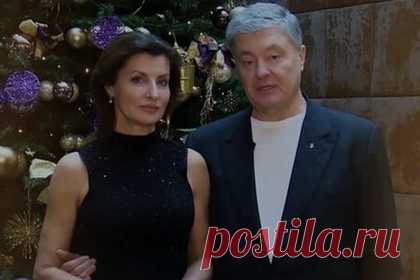 На Украине два канала показали новогоднее обращение Порошенко вместо Зеленского. Два украинских телеканала в новогоднюю ночь показали обращение к гражданам бывшего президента страны Петра Порошенко вместо поздравления действующего главы государства Владимира Зеленского. Так, канал «Прямий» в 23:56 начал транслировать речь Порошенко. После полуночи зрители смогли посмотреть и вторую видеозапись.