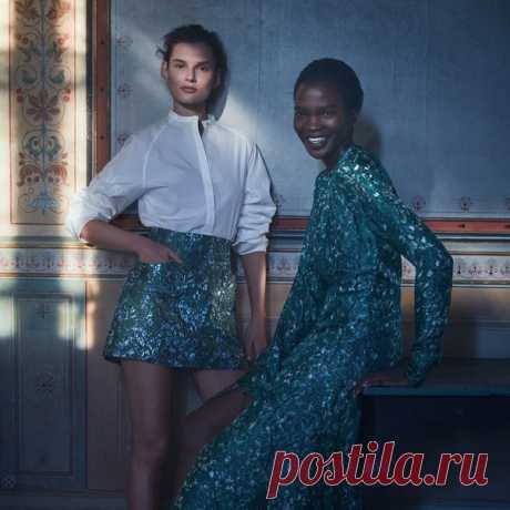 Представляем первые кадры, посвященные нашей коллекции #HMConsciousExclusive, лицами которой стали супермодель Кристи Тарлингтон, а также модели Гидре Дукаускайте и Аамито Лагум. Старт продаж - 19 апреля 2018 в избранных магазинах и онлайн. Узнайте больше в #HMMagazine. #HM