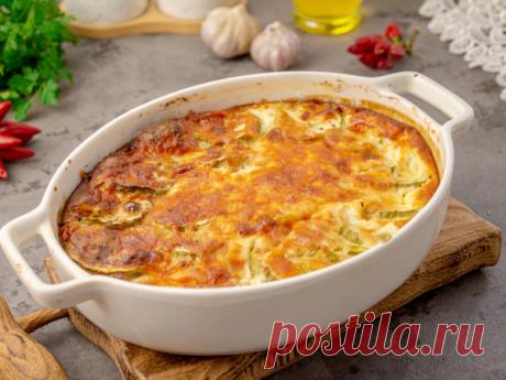 Запеченные кабачки с творожным сыром — рецепт с фото Сочные кабачки с творожно-сливочной начинкой и сырной корочкой. Это блюдо можно отнести к диетическим или к ПП. Без обжаривания, без жирных сливок и муки. Рецепт приготовления очень прост.

Подавать запеканку можно как самостоятельное блюдо, а можно в качестве гарнира.