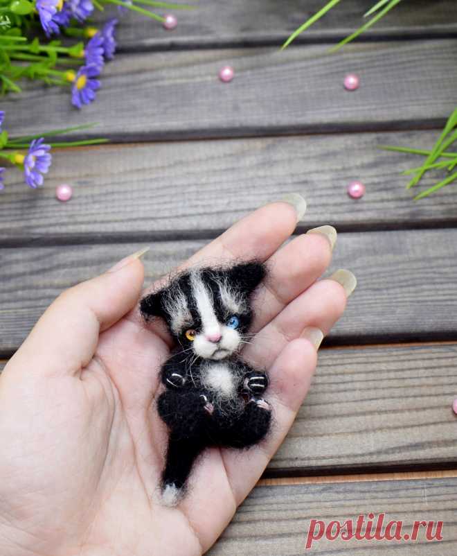 PDF Кисуля. FREE amigurumi crochet pattern. Бесплатный мастер-класс, схема и описание для вязания амигуруми крючком. Игрушки своими руками! Котик, кот, кошечка, кошка, котенок, cat, kitten, gato, gatito, gatinho, chat, minou, kitty, kätzchen. #амигуруми #amigurumi #amigurumidoll #amigurumipattern #freepattern #freecrochetpatterns #crochetpattern #crochetdoll #crochettutorial #patternsforcrochet #вязание #вязаниекрючком #handmadedoll #рукоделие #ручнаяработа #pattern #tutorial #häkeln #amigurumis