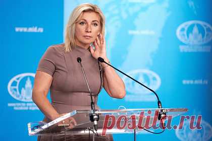 Захарова высмеяла снос бюста Пушкина в Киеве. Официальный представитель МИД России Мария Захарова высмеяла политический курс Украины после сноса памятника поэту Александру Пушкину в гимназии 153 в Киеве. «Декоммунизация на остатках Украины идет полным ходом. Снесли бюст Пушкина. Не знала, что Александр Сергеевич был коммунистом», — пошутила дипломат.