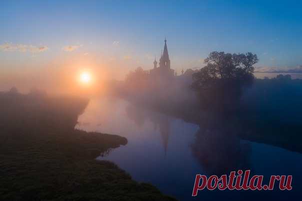 Рассвет в селе Дунилово, Ивановская область. Фотографировал Алексей Емельянов: nat-geo.ru/community/user/211496/. Доброе утро!