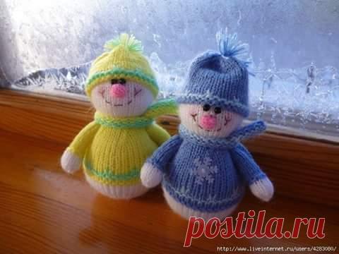 ВЯЖЕМ СНЕГОВИЧКОВ

Вязание спицами, по кругу.
Л. – лицевая петля
Изн. – изнаночная петля
Показать полностью…