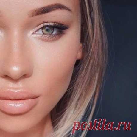 5 ПРАВИЛ NUDE-МАКИЯЖА
Не отставай от трендов, сохрани 📌
Выглядеть естественно, но при этом обворожительно – целое искусство! Впрочем, не такое трудозатратное, как может на первый взгляд показаться. Его основы помещаются в пять простых правил. 
1. Коричневая тушь остается незаметной, даже если нанести ее в два слоя. А слегка мерцающие тени для век телесного оттенка помогут "открыть" глаза. 
2. Телесный карандаш со светоотражающими частицами, нанесенный во внутренние уголки глаз и над контуро