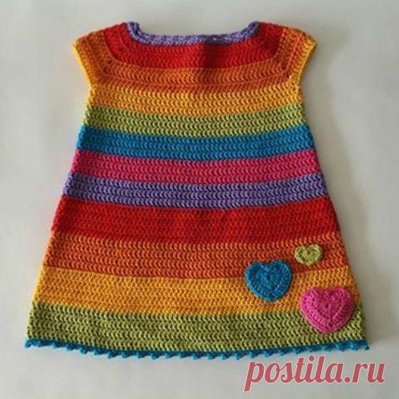 Aprenda como criar roupas de bebê de crochê lindas e encantadoras. Confira uma lista cheia de ideias e passo a passos em vídeo para copiar!