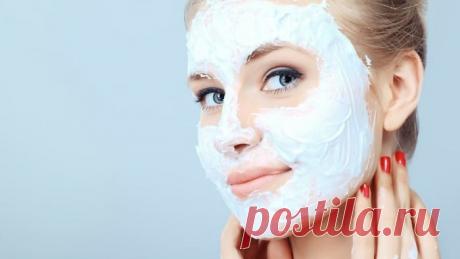 Маска из сметаны для лица: рецепты от прыщей и морщин в домашних условиях Чем полезна маска из сметаны для лица, в каких случаях она противопоказана. Рецепты приготовления домашних сметанных масок с использованием огурца, дрожжей, куркумы, меда, клубники, петрушки, творога, крахмала и лимона. Описание косметических масок от прыщей и морщин.