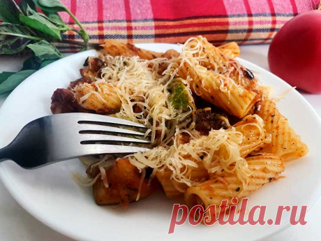 Паста с кабачками и помидорами по-итальянски - простой рецепт

Это очень вкусное и простое в приготовлении блюдо. Всего за полчаса можно сделать полноценный ужин для семьи из трех человек.