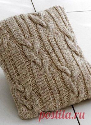 Чехол на пуфик и рельефные подушки.