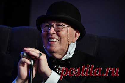 Опубликованы видео со дня рождения тяжелобольного Вячеслава Зайцева. Журналисты Super поделились роликами с празднования 85-летия российского модельера Вячеслава Зайцева. Известно, что мероприятие состоялось в Москве в ресторане «Яръ». На размещенных кадрах видно, что тяжелобольной дизайнер сидел в коляске за президиумом, а перед ним расставили несколько десятков круглых столов.