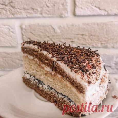 Сметанный тортик

Понадобится:

Яйца 3-4 шт
Сметана - 500 г (20%)
Мука -3 стакана
Сахар - 2 стакана
Какао - 2 ст.л
Разрыхлитель - 2 ч.л (по одной на каждый корж)

Первый корж. Разбиваем одно яйцо, добавляем 4-5 ст.л. сахара. Взбиваем до пышной пены. Добавляем 2 ст.л. сметаны, 1 стакан муки и 1 ч.л. разрыхлителя. Все это хорошо перемешиваем (можно миксером)

Второй корж. 3 яйца взбиваем с 4-5 ст.л. сахара до пышной пены. Добавляем какао, муку 5 ст.л. и 1ч.л. разрыхлителя. З...