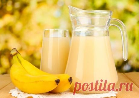 Банановый кисель от кашля

Не является традиционным русским, но это прекрасное средство от кашля, вылечивает даже бронхит! Особенно помогает маленьким деткам, да и взрослым тоже.

Ингредиенты:

- 1 банан (крупный, зрелый)

- 1 ст.ложка сахара

- 200 мл воды (крутой кипяток)

Приготовление:

Очистить банан, помять вилкой (лучше деревянной толкушкой) в пюре, перемешать с сахаром. Залить кипятком, хорошо перемешать, закрыть крышкой и дать настояться 30 минут.

Желейную массу ...