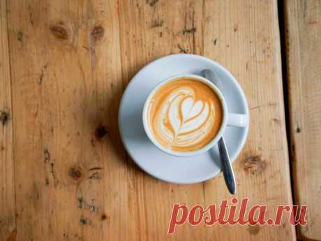 Флэт уайт (flat white): что это за кофе, рецепт, разница с капучино Что такое флэт уайт, чем этот вид кофе отличается от других. Разница в приготовлении, рецепты. Как подавать и пить.