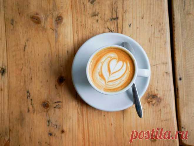 Флэт уайт (flat white): что это за кофе, рецепт, разница с капучино Что такое флэт уайт, чем этот вид кофе отличается от других. Разница в приготовлении, рецепты. Как подавать и пить.