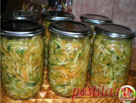 САЛАТ ИЗ КАБАЧКОВ ПО-КОРЕЙСКИ НА ЗИМУ

Ингредиенты:
2 кг кабачков
1 кг моркови
0,5 кг лука

Для маринада:
1 стакан сахара
2 столовые ложки соли
1 стакан масла подсолнечного
1 стакан уксуса
кориандр
черный перец

Способ приготовления

Если кабачок старый очисите кожицу, я не чистила, так как кабачки были молоденькие. Натереть на терке для корейской моркови кабачки и морковь.

Лук порезать полукольцами, я измельчила при помощи комбайна. Приготовьте маринад, для этого смешайт...