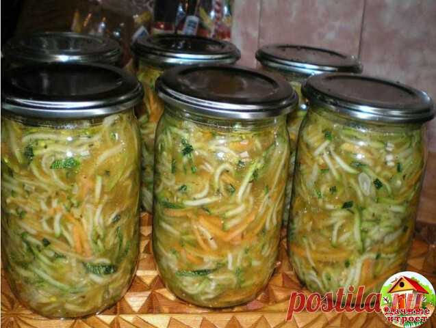 САЛАТ ИЗ КАБАЧКОВ ПО-КОРЕЙСКИ НА ЗИМУ

Ингредиенты:
2 кг кабачков
1 кг моркови
0,5 кг лука

Для маринада:
1 стакан сахара
2 столовые ложки соли
1 стакан масла подсолнечного
1 стакан уксуса
кориандр
черный перец

Способ приготовления

Если кабачок старый очисите кожицу, я не чистила, так как кабачки были молоденькие. Натереть на терке для корейской моркови кабачки и морковь.

Лук порезать полукольцами, я измельчила при помощи комбайна. Приготовьте маринад, для этого смешайт...