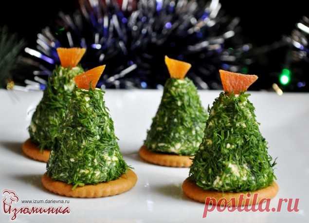 Простые закуски на Новый год: готовим сырные елочки