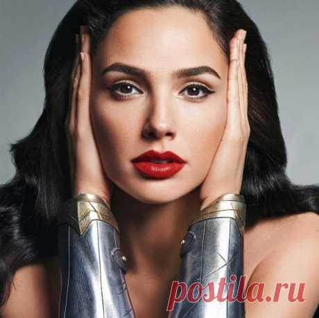 Галь Гадот стала новым послом известного бренда по производству спортивной одежды