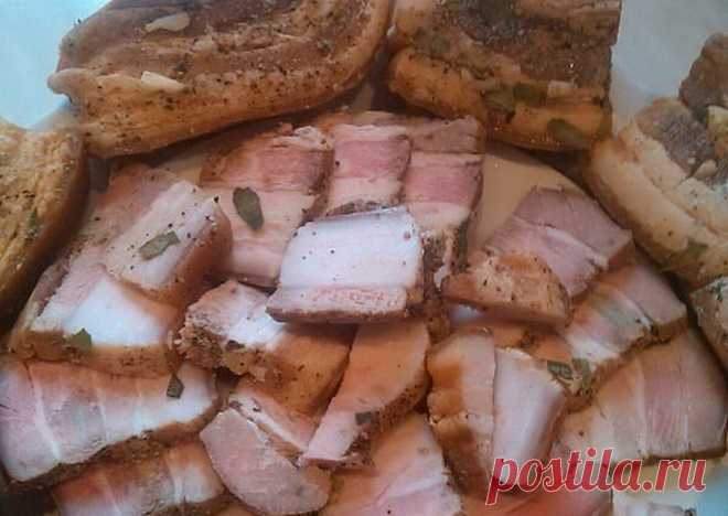 Грудинка в луковой шелухе - отличная идея для перекуса в холода | Учусь жить в деревне | Дзен