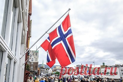 Норвегия допустила закрытие КПП на границе с Россией вслед за Финляндией. С какой целью страны идут на такой шаг?. Норвегия может закрыть контрольно-пропускные пункты (КПП) на границе с Россией вслед за Финляндией. Об этом рассказал премьер-министр королевства Йонас Гар Стере во время выступления на конференции картеля LO Stats, сообщает телеканал TV2. Он также добавил, что Норвегия внимательно следит за ситуацией в Финляндии.
