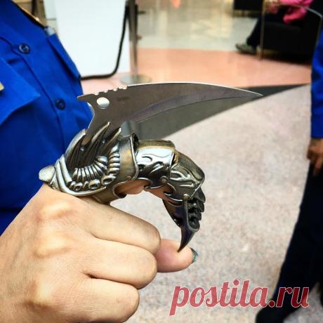 TSA в Instagram: «We’re pretty sure this isn’t a letter opener. A bladed dragon claw perhaps??? Whatever it is, it should be packed in checked baggage. It was discovered in a carry-on bag at Atlanta (ATL).»