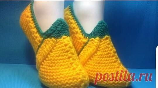 Несложные тапочки спицами.