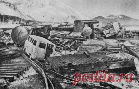 Курильское цунами 1952 года считается одним из крупнейших подобных проявлений природной стихии в двадцатом столетии. В ночь с 4 на 5 ноября в Тихий океан смыло целый город Северо-Курильск, где проживало около 6 тысяч человек и несколько поселков. Системы оповещения населения о стихии в СССР на тот момент не было, и степень готовности людей к данному ЧП свелась к нулю