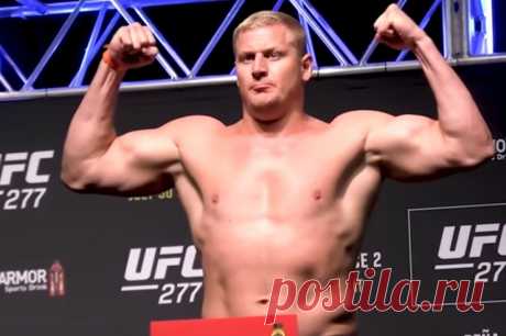 Российский боец Павлович проиграл Аспиналлу нокаутом в титульном бою UFC. Россиянин не смог стать временным чемпионом Абсолютного бойцовского чемпионата в тяжелом дивизионе.