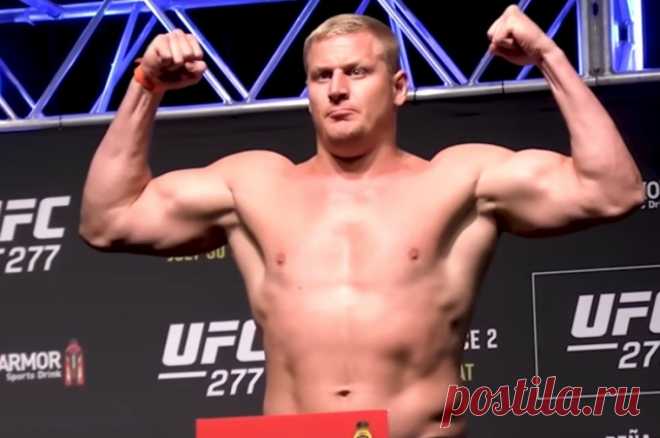 Российский боец Павлович проиграл Аспиналлу нокаутом в титульном бою UFC. Россиянин не смог стать временным чемпионом Абсолютного бойцовского чемпионата в тяжелом дивизионе.