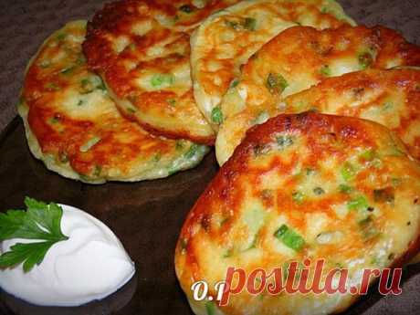 Оладьи с зелёным луком и яйцом к завтраку — очень вкусно!