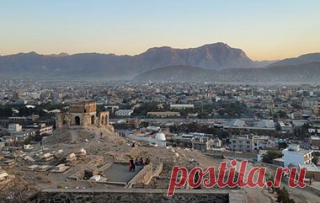 Главный валютный рынок Афганистана приостановил работу из-за обесценивания нацвалюты. За $1 в стране дают уже 109 афгани