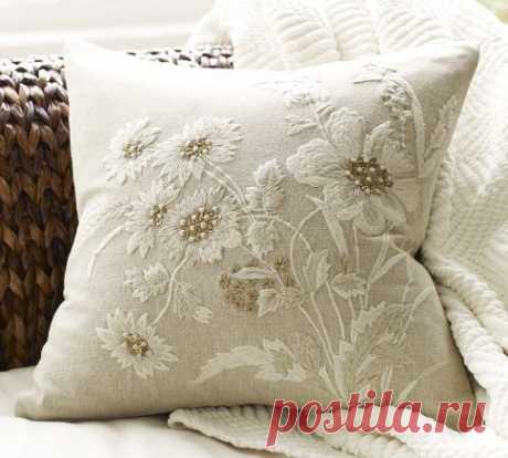 Poppy Embroidered Pillow Cover | almofadas