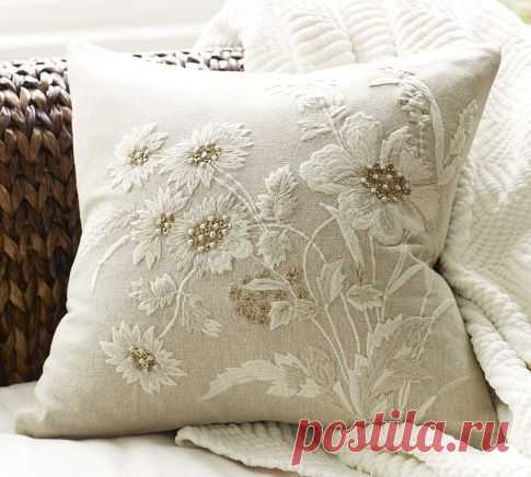 Poppy Embroidered Pillow Cover | almofadas