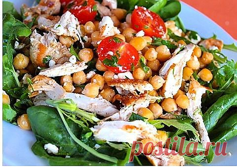 Салат с нутом, фетой, курицей-гриль и шпинатом

200-300 г куриного филе или курицы гриль, 250 г помидорок черри, 300 г вареного нута, 100 г феты, 150 г беби-шпината, по пол-пучка петрушки и рукколы, 4-5 ст.л. оливкового масла, сок половины лимона, соль, черный молотый перец. Куриное филе слегка отбить, посолить, поперчить, смазать оливковым маслом и обжарить на разогретой сковороде-гриль по 2 мин. с каждой стороны.