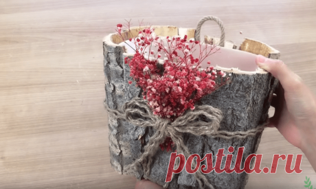 Интересная идея с корой пня и пластиковым ведром