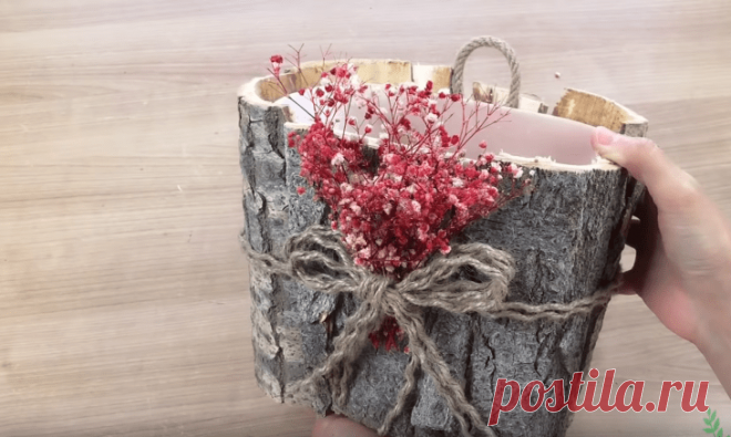 Интересная идея с корой пня и пластиковым ведром