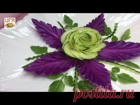 Впечатляющие цветы из огурцов и цветы из фиолетовой капусты.
