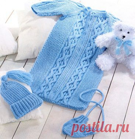 Вязаный конверт, шапочка и варежки