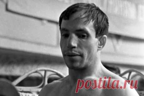 Спился и погиб от рук сына. Трагедия олимпийского чемпиона-1964 Вахонина. Олимпийский чемпион 1964 года штангист Алексей Вахонин после своего триумфа был кумиром советской молодежи. Но испытание славой спортсмен не прошел — очень быстро спился и трагически погиб. Причем от рук собственного сына.