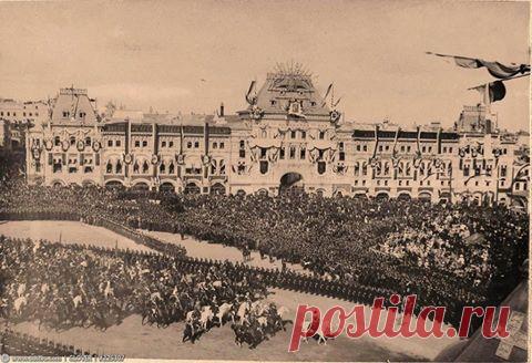 Facebook


Покровский собор (Храм Василия Блаженного)- Saint Basil's Cathedral
Нравится · 2 ч. · 
 

СТАРАЯ ФОТОГРАФИЯ

Император Николай II (впереди на белом коне) на Красной площади в день торжественного въезда в Москву (1896 г.)

Фото с сайта - https://pastvu.com/p/225307
