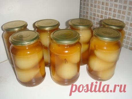 руши в лимонном сиропе 

Груша — 1 кг 
Лимон — 3 шт. 
Сахар — 500 г 
Ванильный сахар — 2 ст. л. 
Вода — 0,5 л 

Груши тщательно вымыть, уложить в стерилизованные банки. 
Лимоны вымыть, выжать сок. Приготовить горячий сироп, добавить в него лимонный сок. Кипятить 5 минут. Залить груши сиропом. Стерилизовать банки 0,5 литра 10 минут, 1 литр 15 минут. 
Закатать, перевернуть, укутать, оставить до полного остывания.