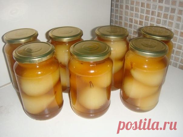 руши в лимонном сиропе 

Груша — 1 кг 
Лимон — 3 шт. 
Сахар — 500 г 
Ванильный сахар — 2 ст. л. 
Вода — 0,5 л 

Груши тщательно вымыть, уложить в стерилизованные банки. 
Лимоны вымыть, выжать сок. Приготовить горячий сироп, добавить в него лимонный сок. Кипятить 5 минут. Залить груши сиропом. Стерилизовать банки 0,5 литра 10 минут, 1 литр 15 минут. 
Закатать, перевернуть, укутать, оставить до полного остывания.