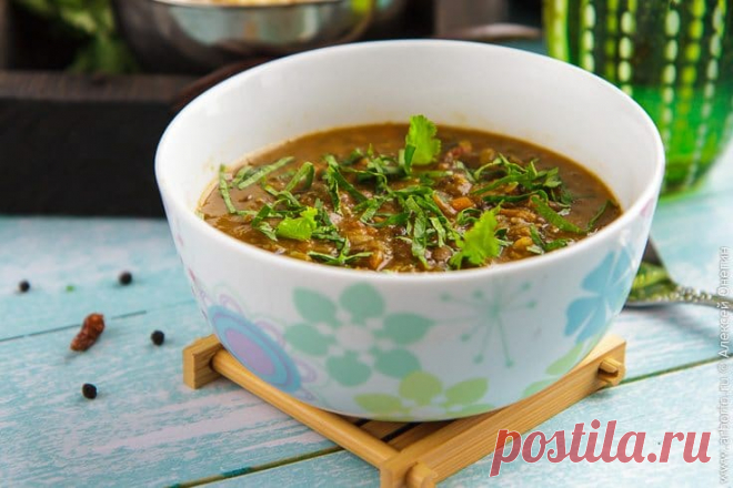Дал из маша или чечевицы Дал - вкусное и полезное блюдо индийской кухни, густое пряное варево из маша или чечевицы с ярким и запоминающимся вкусом, которое насыщает не хуже мяса.