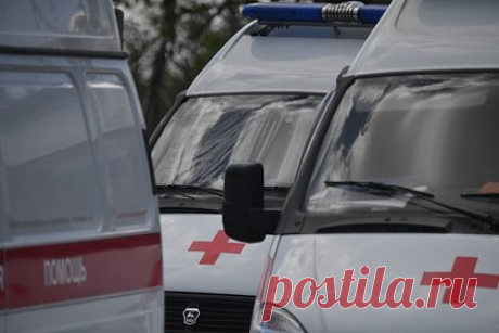 В Донецке кассетный боеприпас ВСУ влетел в кухню жилого дома. Кассетный боеприпас попал в многоэтажный дом в Куйбышевском районе Донецка, Снаряд влетел в кухню одной из квартир на седьмом этаже. В тот момент там находилась женщина, она получила ранения и после оказания первой помощи была госпитализирована. Также ранения получил еще один человек.